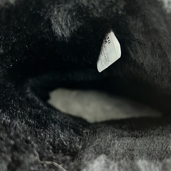 Minnetonka Leather and Sheepskin Lined Warm Boots Size 10 - Picture 7 of 10